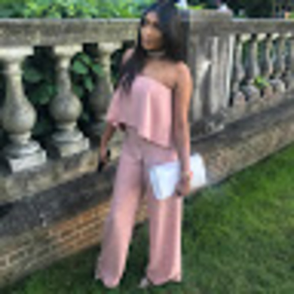 Profile Picture of Jasmine Mohamed (@jasmine_mohamed) on Poshmark