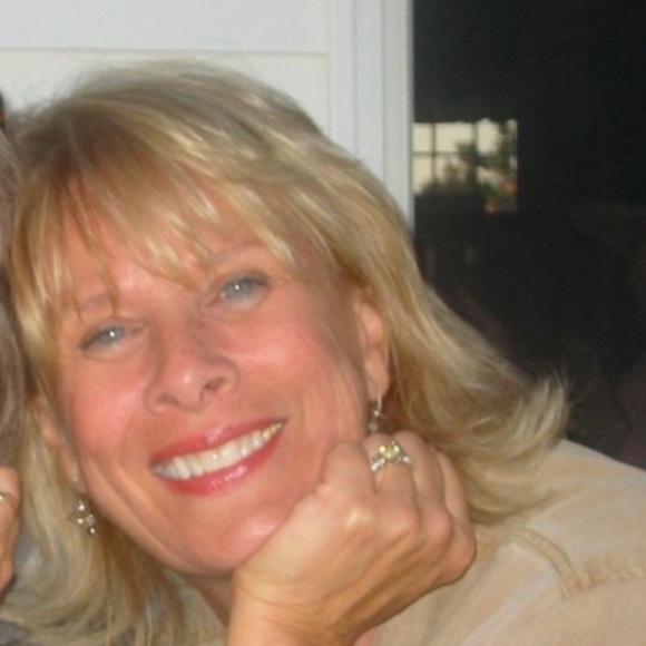 Profile Picture of Pat Bevis (@patbevis) on Poshmark