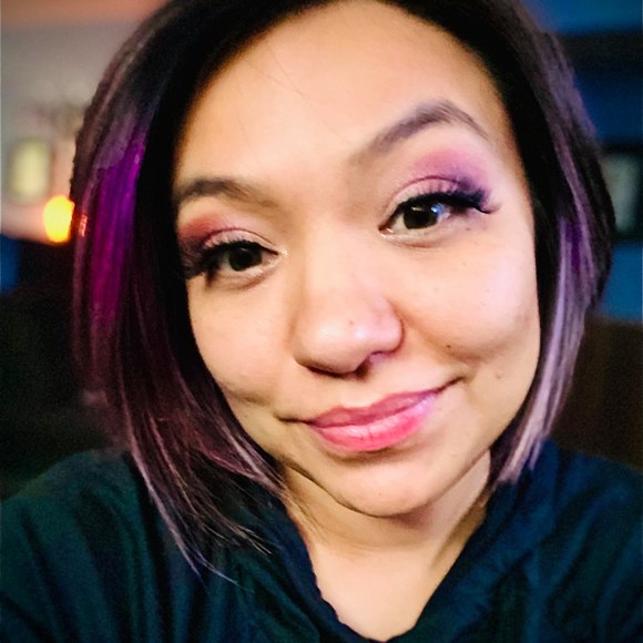 Loni Rafinski - Poshmark Profile Picture of Loni Rafinski (@lonimarie1986) on Poshmark