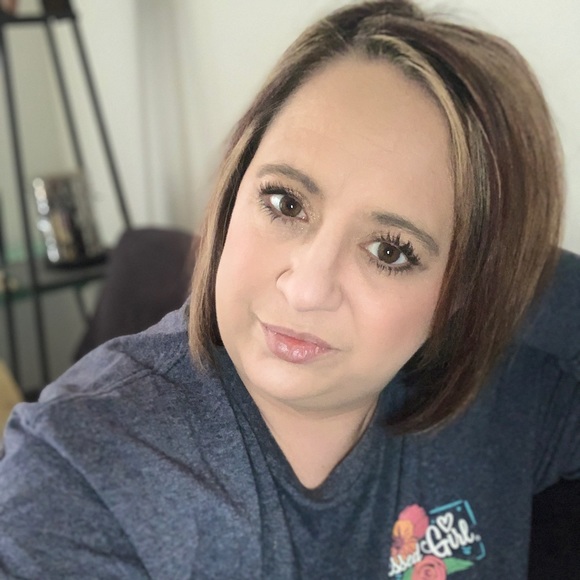 Profile Picture of Tabitha Giles (@tabithagiles) on Poshmark