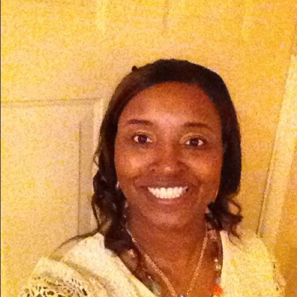 Profile Picture of Demeka Smith (@demeka22) on Poshmark