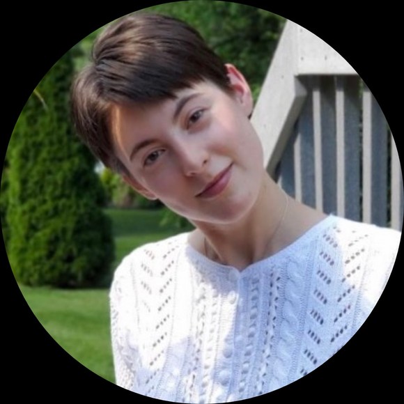 Profile Picture of Hannah Chomiczewski (@hannahjayne1998) on Poshmark