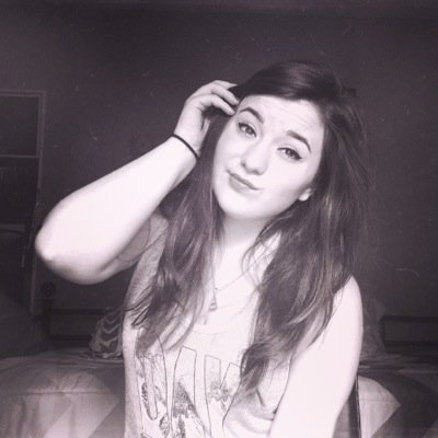 Profile Picture of Victoria Daniels (@Vicki_echelon14) on Twitter