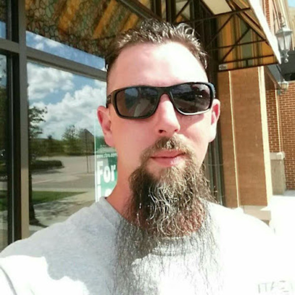 Profile Picture of Stephen Holloway (@hollywood4203) on Poshmark