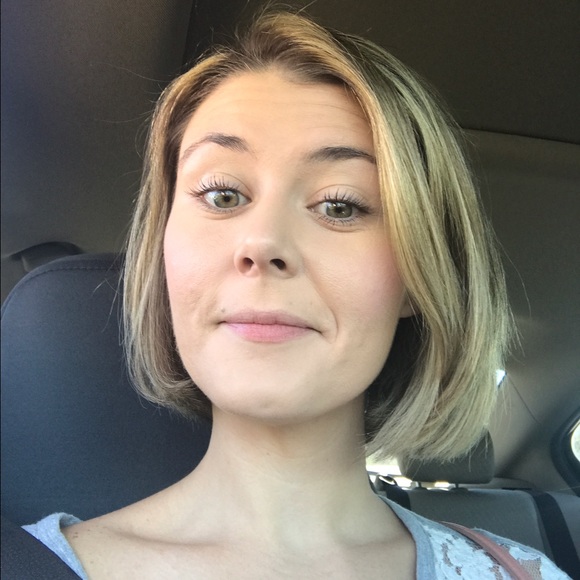 Profile Picture of Crystal Smalley (@crystalborges) on Poshmark