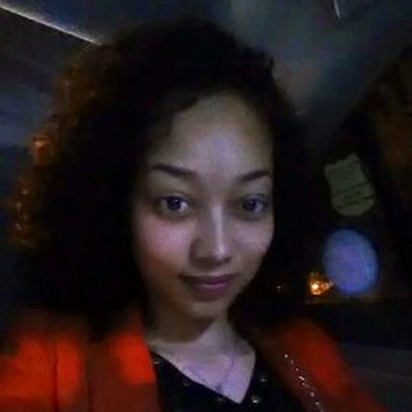 Profile Picture of Lisa Matthews (@lmatthews27) on Poshmark