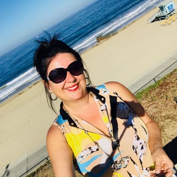 Profile Picture of Olena Strokach (@trueladysmiles) on Poshmark