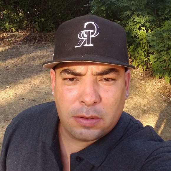 Profile Picture of Eliejah Keelick (@eliejahkeelick) on Poshmark