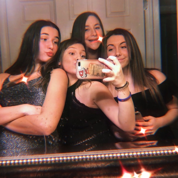 Profile Picture of Halle Wetsch (@hwetsch) on Poshmark