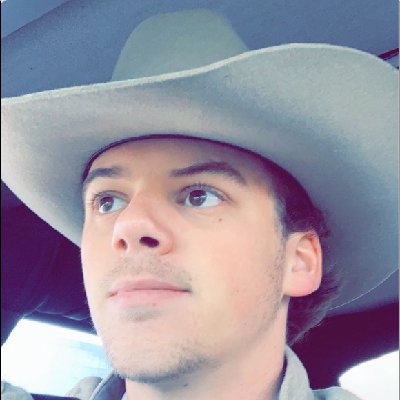 Profile Picture of Kyle Beal (@kylebeal22) on Poshmark