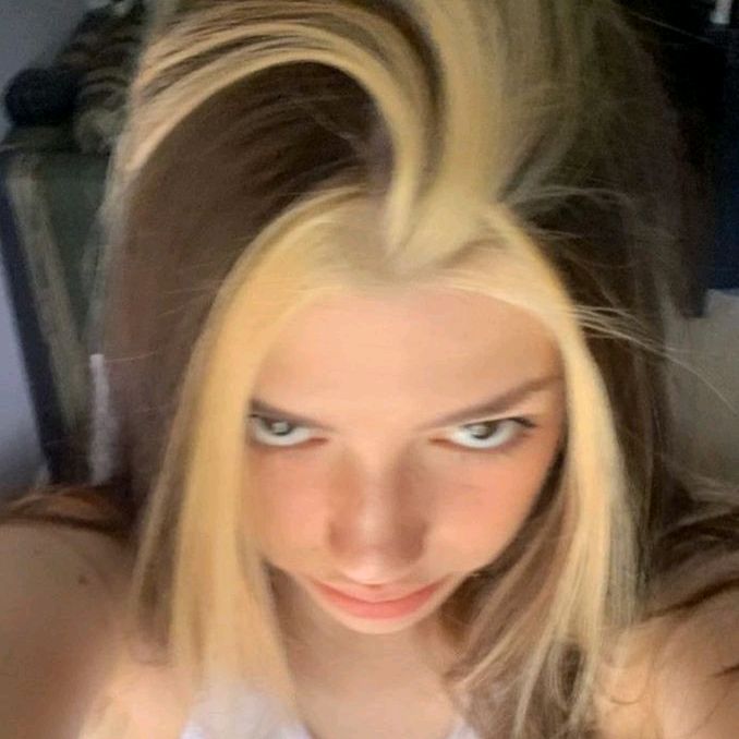 Profile Picture of . (@pariscoff) on Tiktok