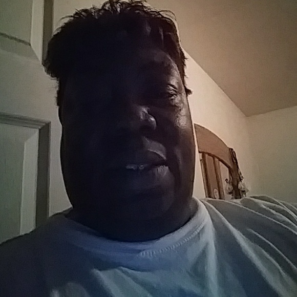 Profile Picture of Sandra Curry (@skcool) on Poshmark