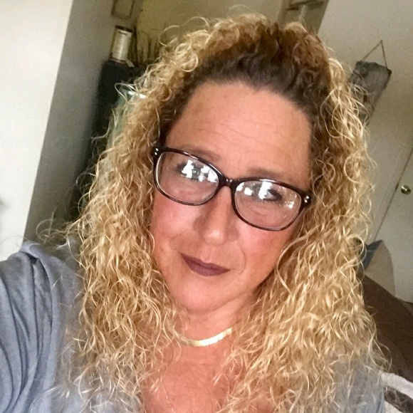 Profile Picture of Kathy Rambuski (@sunflowerlady83) on Poshmark