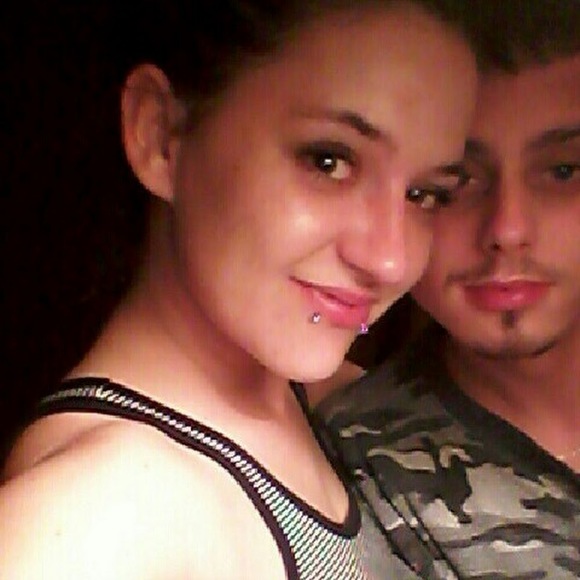 Profile Picture of Nikki Evett (@nicholeevett) on Poshmark