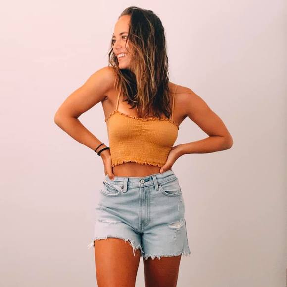 Profile Picture of Nicole Denoewer (@nicolederocks) on Poshmark