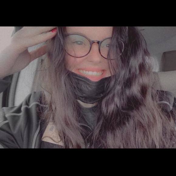 Profile Picture of Malerie Gazarek (@maleriegazarek) on Poshmark