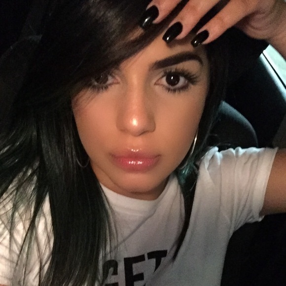 Emely Almanzar - Poshmark Profile Picture of Emely Almanzar (@emy2490) on Poshmark