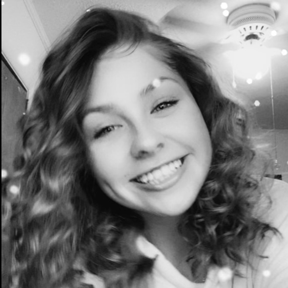 Profile Picture of Mckenzie Manning (@kenzie0902) on Poshmark