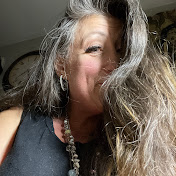 Profile Picture of Jeri McCaslin (@TheMeemze) on Youtube