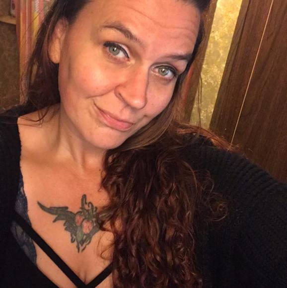 Profile Picture of Jennifer Knapinski (@redjenni69) on Poshmark