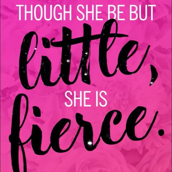 Profile Picture of Rae S (@raesch) on Poshmark