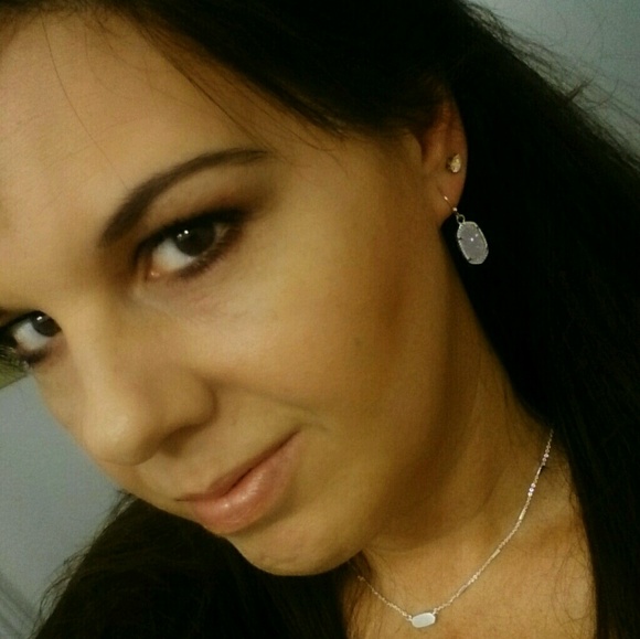 Profile Picture of Danielle Rackley (@danie238) on Poshmark