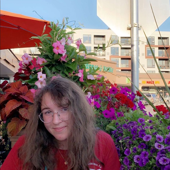 Hannah Kidder - Poshmark Profile Picture of Hannah Kidder (@hskidder) on Poshmark