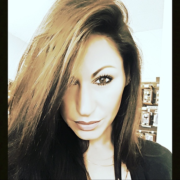 Profile Picture of Jessica Badalucco (@badbadjesse) on Poshmark