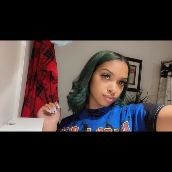 Profile Picture of Noelia Zepeda (@noelia_zepeda) on Poshmark