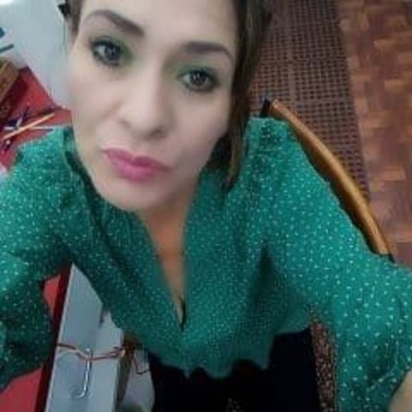 Profile Picture of Lorena Salinas (@1800safe) on Poshmark