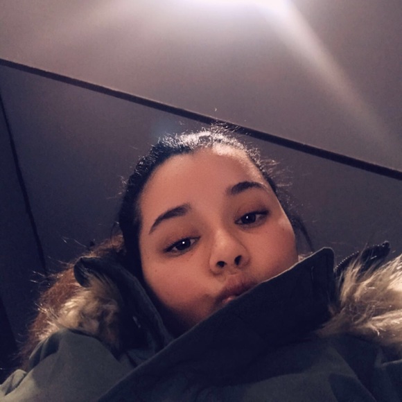 Alivia Hatzer - Poshmark Profile Picture of Alivia Hatzer (@aliviahatzer1) on Poshmark