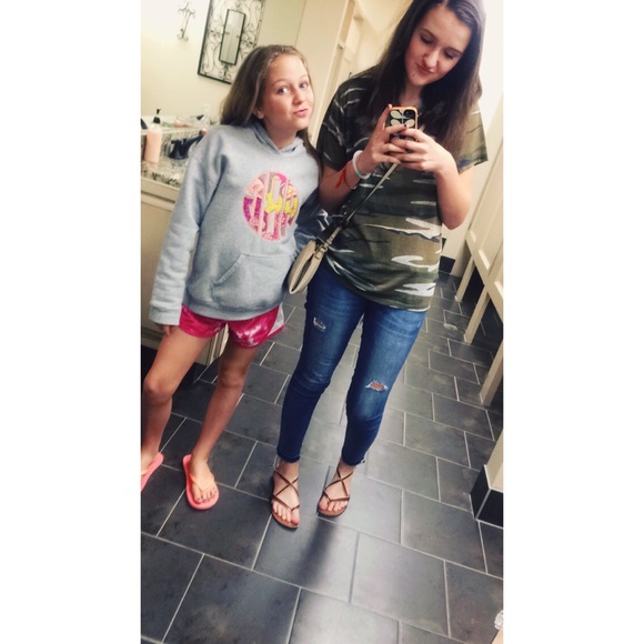 Profile Picture of Zoe Bergeron (@_zberg99) on Poshmark