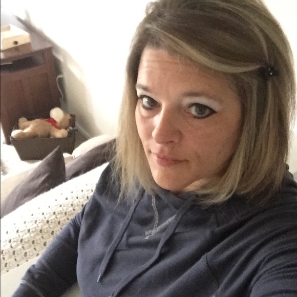 Profile Picture of Jan Schultz (@jjmj_2513) on Poshmark