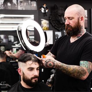 Profile Picture of Corey Pierce (@wolf_thebarber) on Instagram