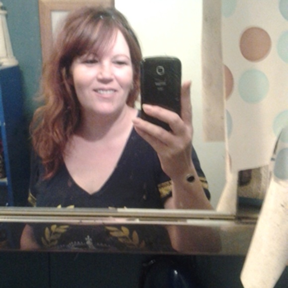 Maria Baumgarden - Poshmark Profile Picture of Maria Baumgarden (@baungarden1) on Poshmark