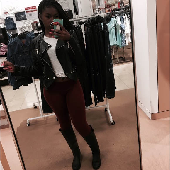 Profile Picture of Alexis Bennett (@daprvncess) on Poshmark