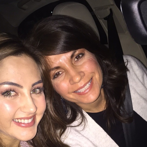 Profile Picture of Robin Brady (@robinbrady72) on Poshmark