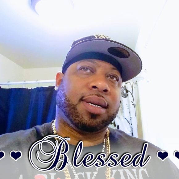 Profile Picture of James Winborne (@beauty_n_him) on Poshmark