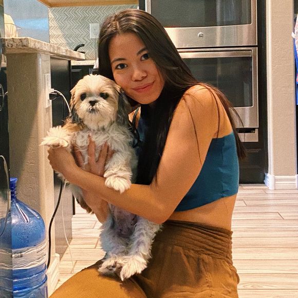 Profile Picture of Robin Yuan (@robinyuan) on Poshmark