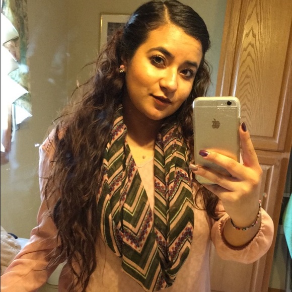 Profile Picture of Yesenia Lopez (@yessie_16) on Poshmark