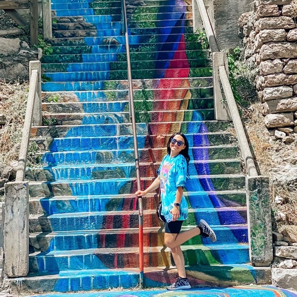 Profile Picture of Emily Andrews (@emjandrews183) on Poshmark