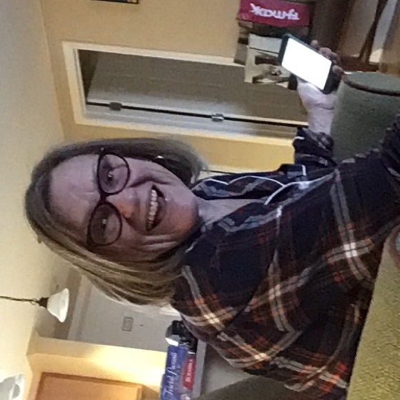 Profile Picture of Janet Shulman (@coolshul) on Poshmark