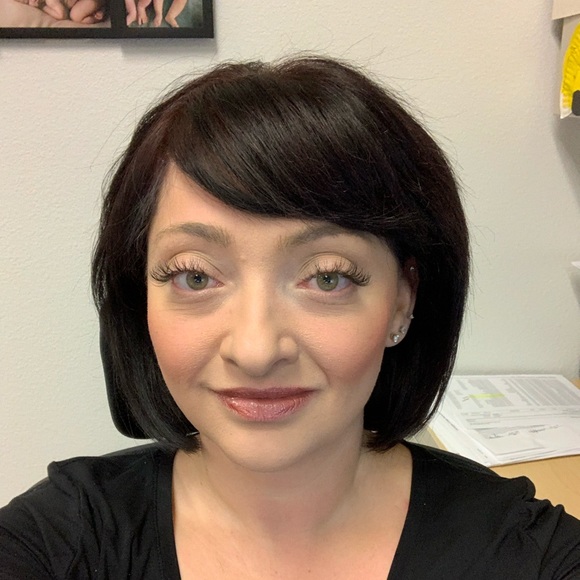 Profile Picture of Yana Extein (@yanapod) on Poshmark