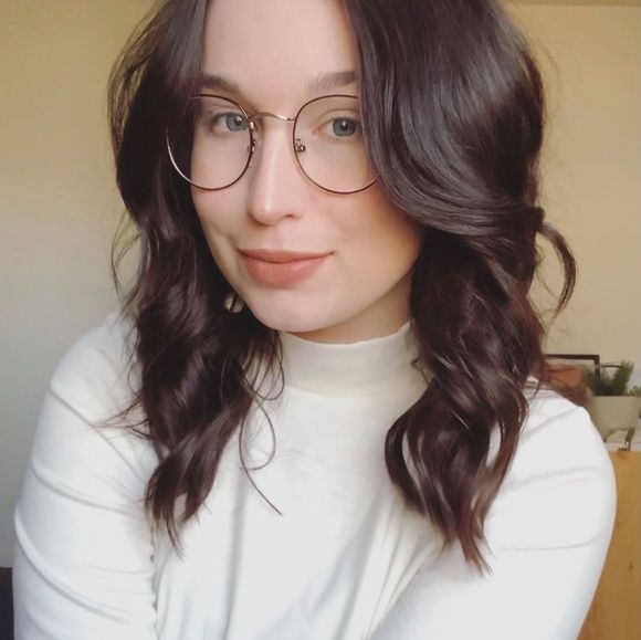 Profile Picture of Mandy Lloyd (@hands0nic) on Poshmark