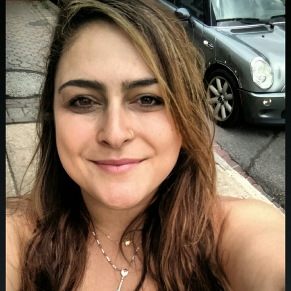 Profile Picture of Julia Dibos (@juliakristina27) on Poshmark