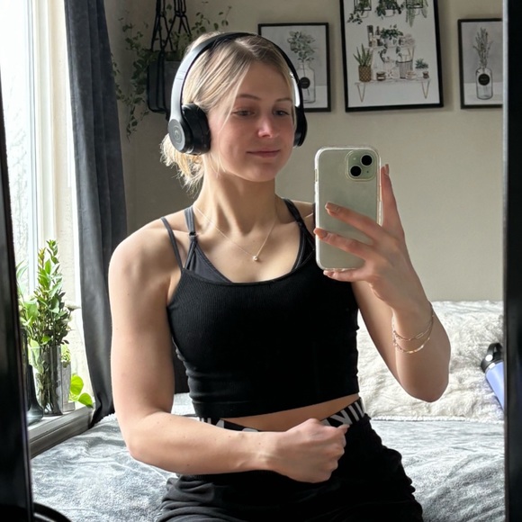 Profile Picture of Kirsten Nedved (@kirstennedved) on Poshmark