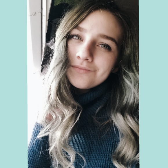 Profile Picture of Rachelle Mitchell (@mitrache325) on Poshmark