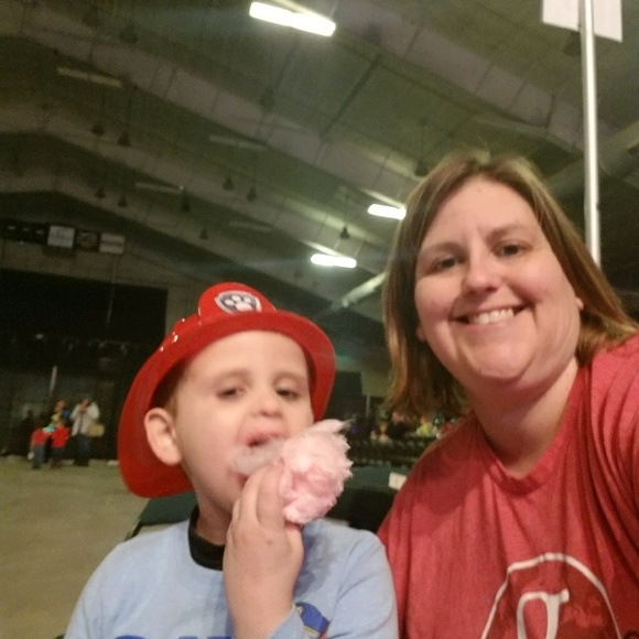 Profile Picture of April Newling (@anewling) on Poshmark