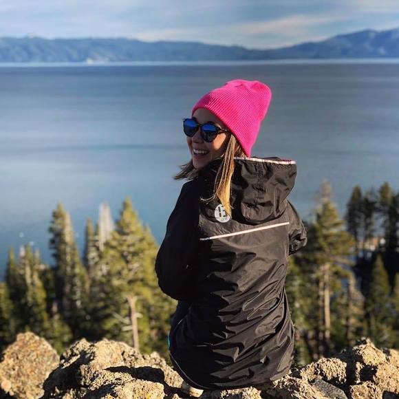 Profile Picture of Carly Wallace (@carlywallace) on Poshmark