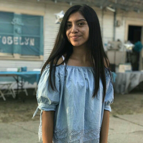 Profile Picture of Rosa Olivo (@rolivo2003) on Poshmark